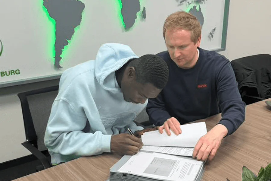 Adjetey 22 ans 1m88 défenseur physique rapide duels aériens Basel Wolfsburg