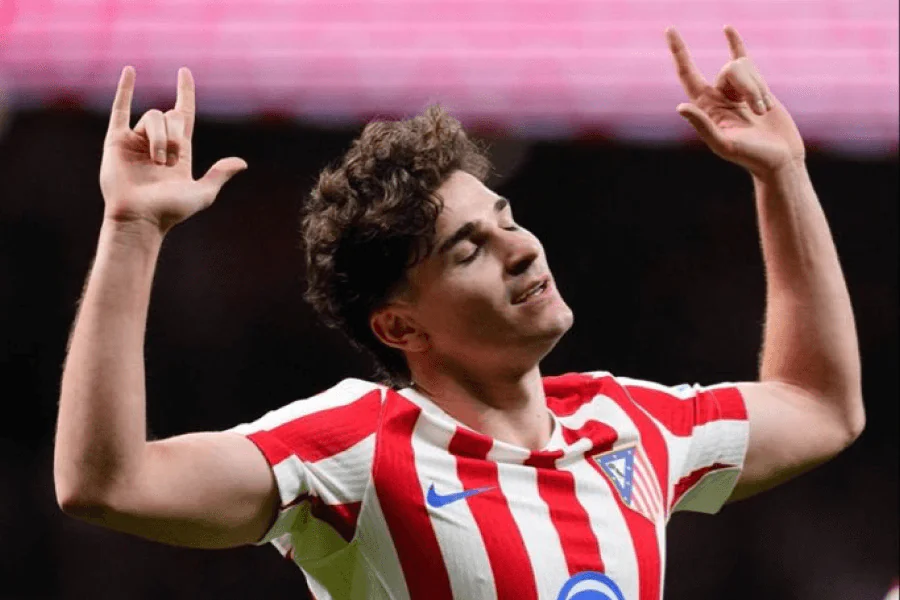 Julian Alvarez célèbre un but avec l'équipe nationale d'Argentine en Coupe du Monde 2022