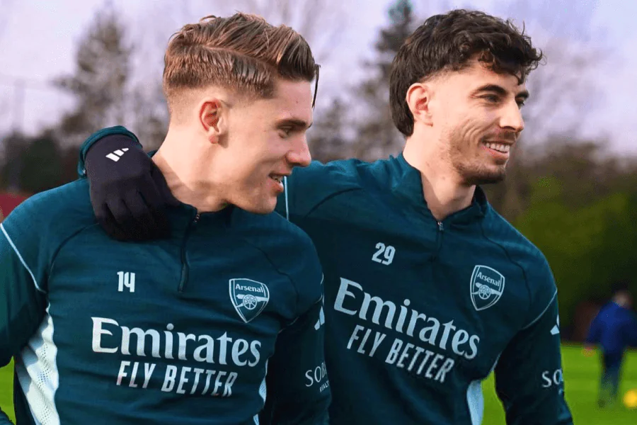 Viktor Gyökeres célébrant son doublé Arsenal contre Sunderland Emirates Stadium