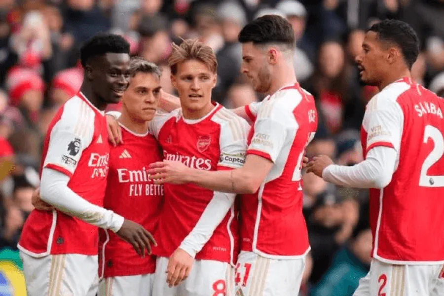 Martin Ødegaard capitaine Arsenal milieu terrain passe décisive Emirates