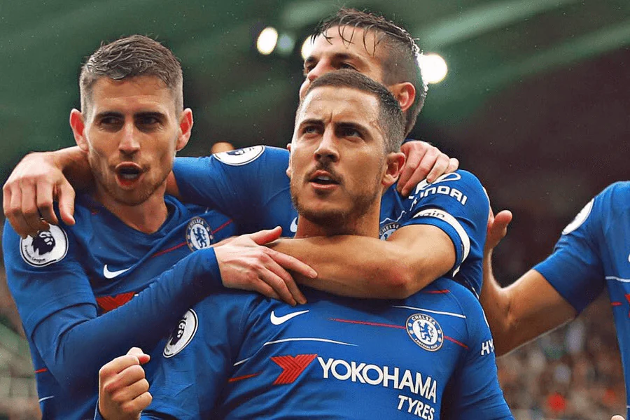 Hazard dribble Chelsea physique contact défenseurs Premier League intense

