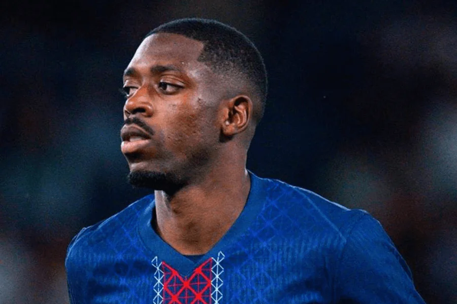 Ousmane Dembélé se tient la cuisse après une blessure lors d'un match du PSG
