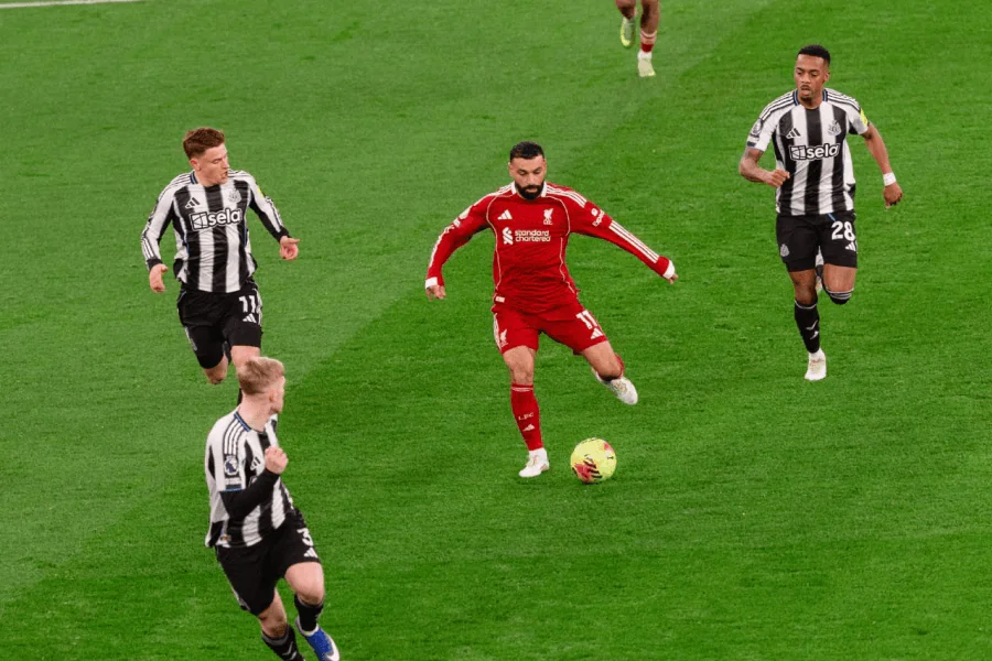 Mohamed Salah serrant le poing après un but décisif