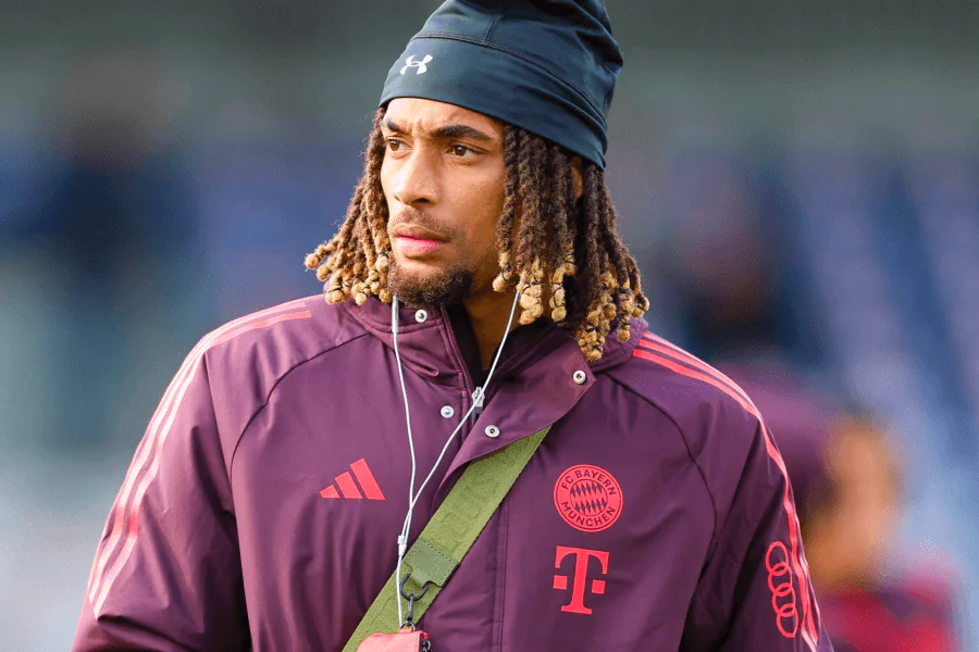Sacha Boey Bayern Munich banc remplaçant frustration match Bundesliga Allemagne