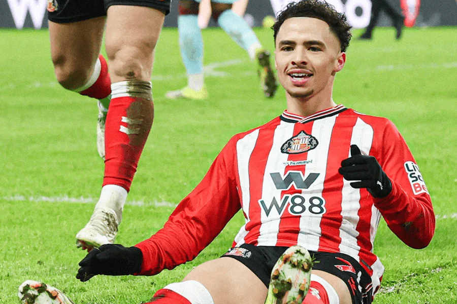 Axel Tuanzebe marque contre son camp face à Sunderland Stadium Light