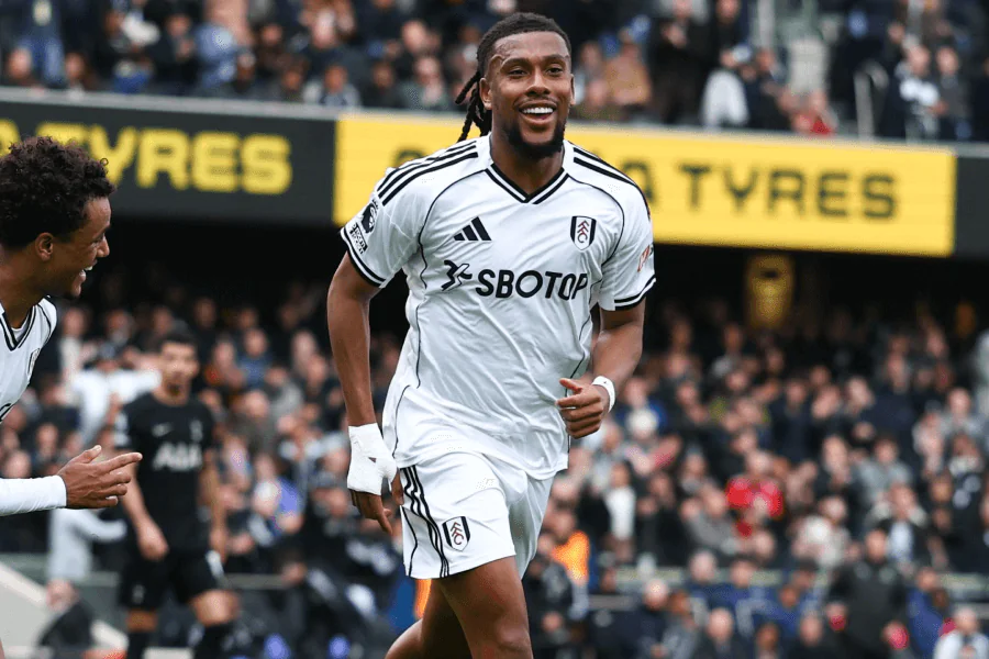 Alex Iwobi ancien Arsenal marque contre Tottenham Craven Cottage