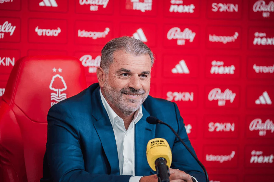 Ange Postecoglou entraîneur Nottingham Forest banc de touche Premier League