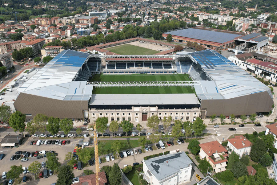 Stadio di Bergamo Atalanta vue aérienne nuit match Italie barrage

