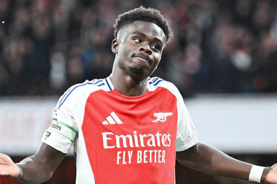 Bukayo Saka célébrant son but lors de Brighton contre Arsenal à l'Amex Stadium