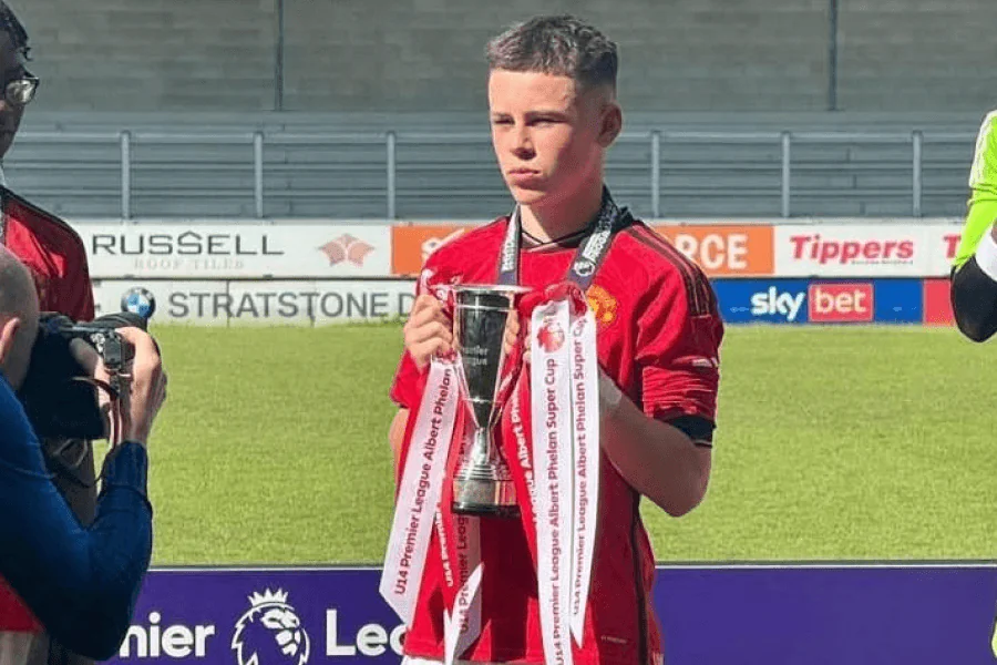 Kai Rooney 16 ans signe contrat représentation Triple S Sports Management 2026