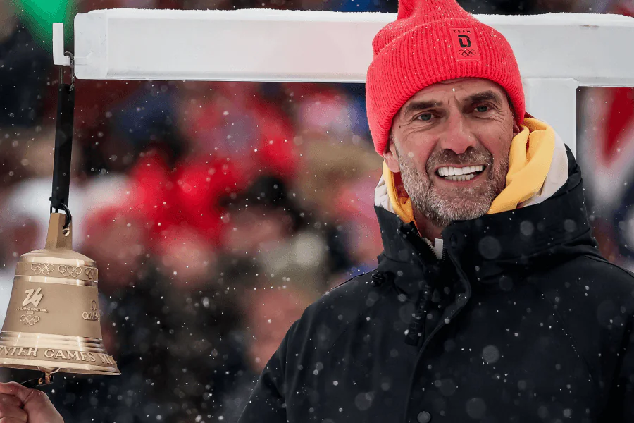 Klopp entraîneur Liverpool célébration banc de touche Anfield titre