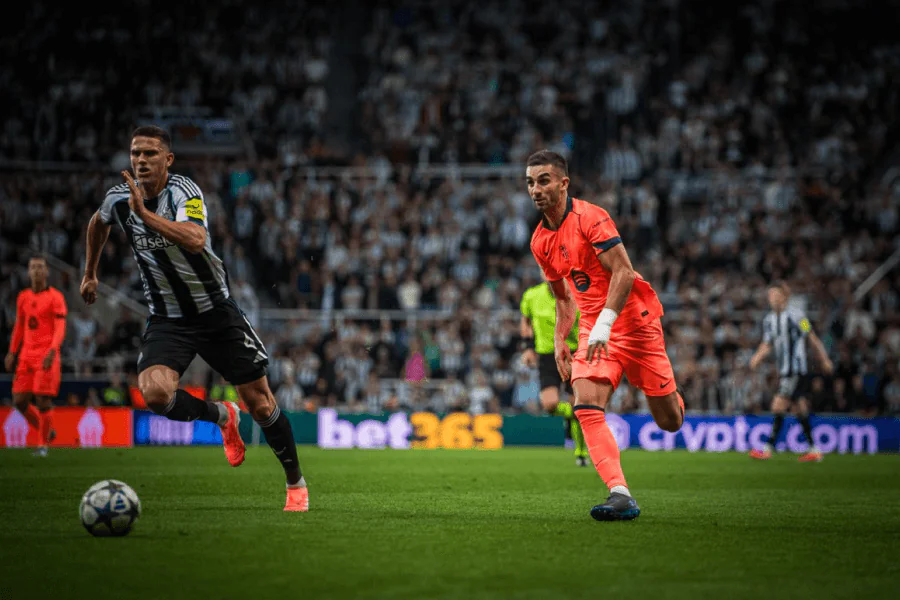 St James Park illuminé lors d'une grande nuit européenne de Champions League