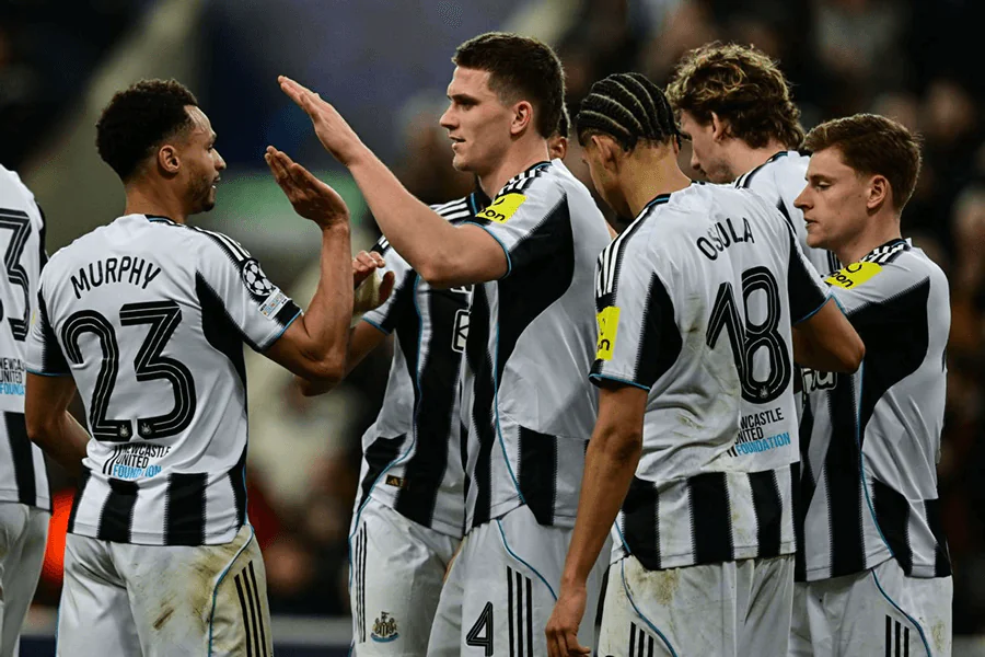 Joueurs de Newcastle United à l'entraînement avant le huitième de finale contre Barcelone