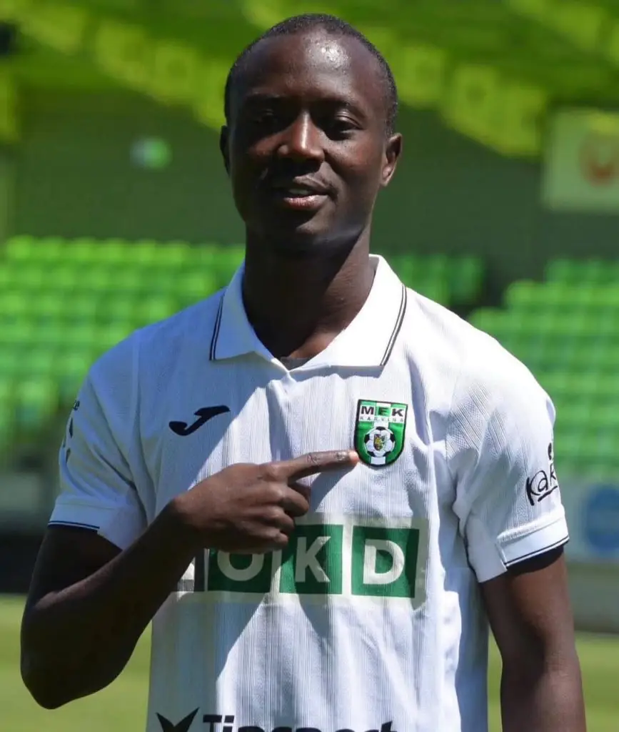 Sahmkou Camara défenseur central guinéen en action MFK Karviná

