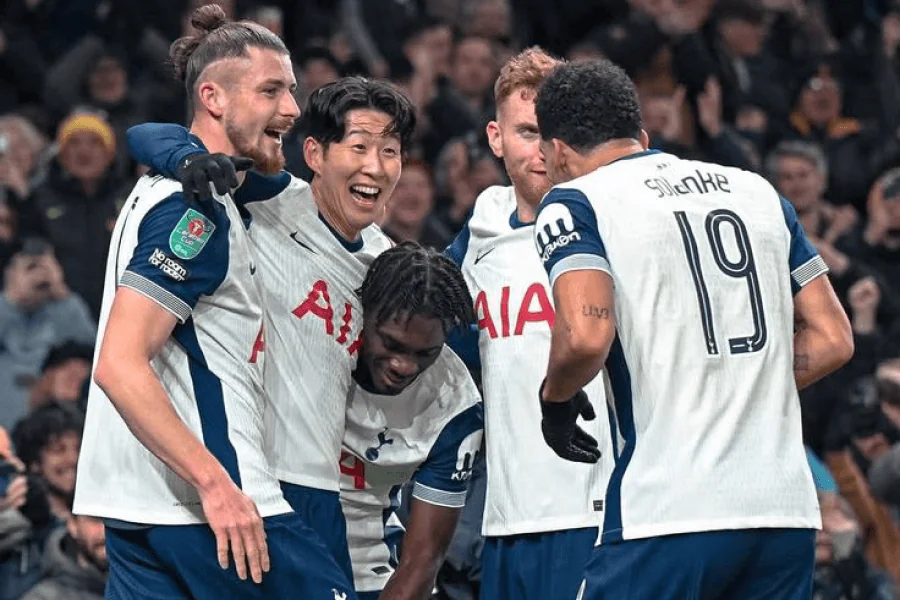 Joueurs Tottenham démoralisés après une défaite à domicile en Premier League