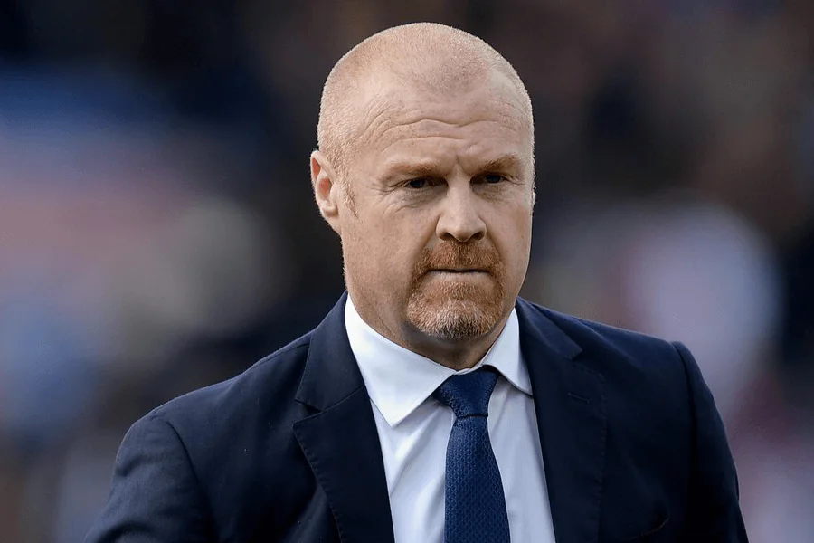 Sean Dyche entraîneur Nottingham Forest sur le banc Premier League 2025-26