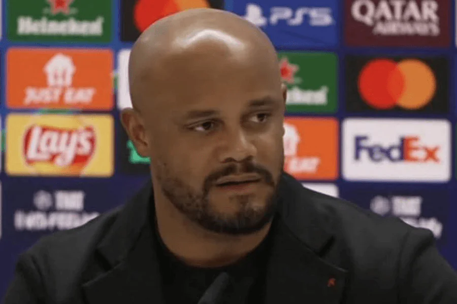 Vincent Kompany donnant des consignes tactiques au Bayern Munich en 2026