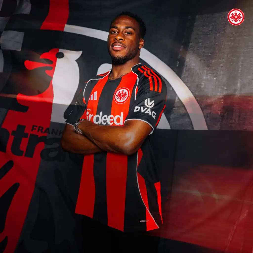 Kalimuendo en action sous le maillot de Nottingham Forest

