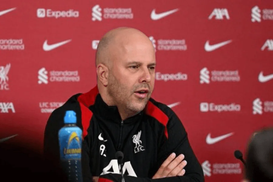 Arne Slot Liverpool conférence presse encense De Zerbi meilleur entraîneur monde

