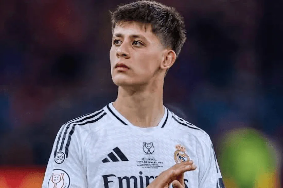 Arda Güler célèbre un but avec ses coéquipiers du Real Madrid en Liga 2026