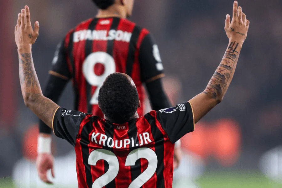 Elie Junior Kroupi but égalisateur Old Trafford Manchester United Bournemouth 4-4	