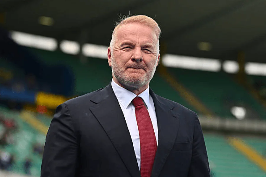 Pini Zahavi agent de Lewandowski lors d'une réunion de négociation de contrat