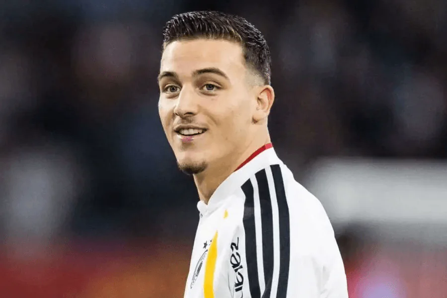 El Mala célèbre un but sous le maillot blanc de l'Allemagne espoirs U21