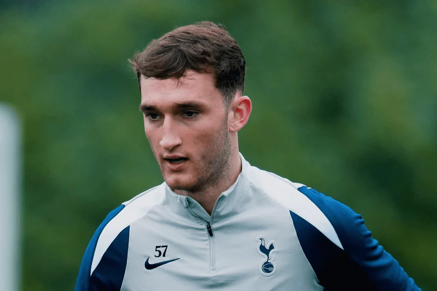 Mason Melia attaquant irlandais Tottenham Hotspur Way premier but Spurs débuts 2026