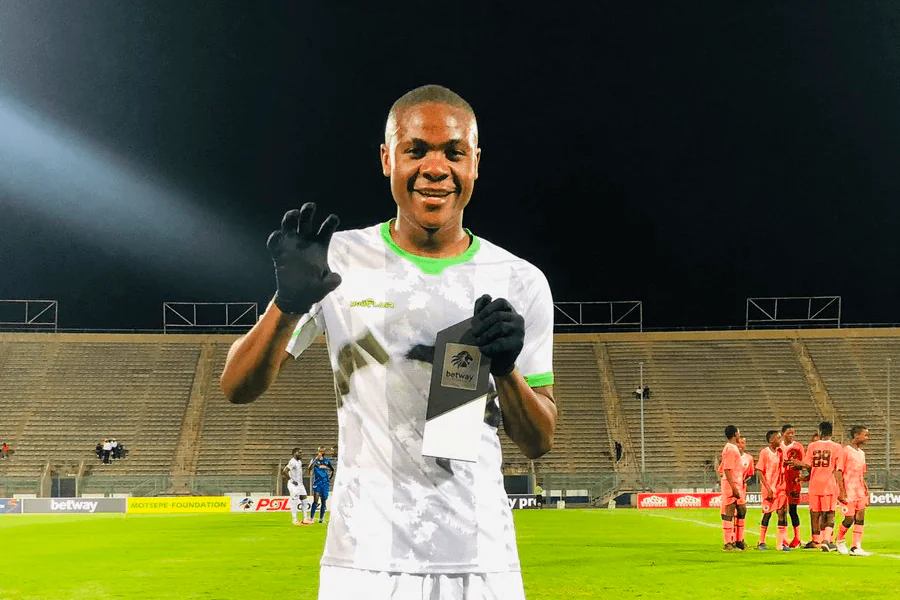 Daniel Msendami maillot noir Orlando Pirates FNB Stadium Johannesburg