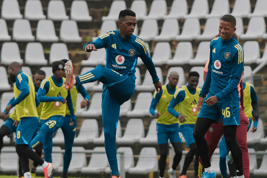 Orlando Pirates joueurs entraînement collectif Betway Premiership saison 2026