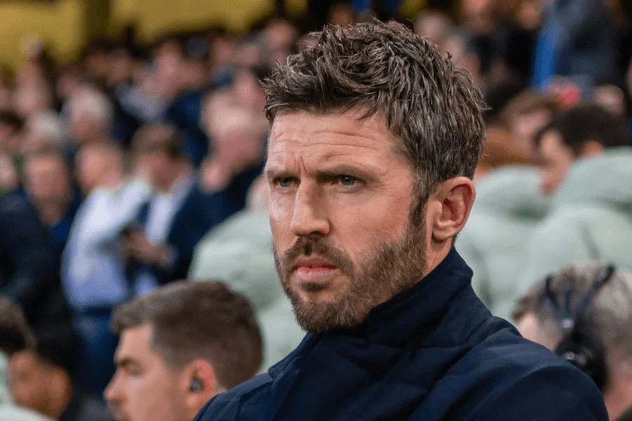 Michael Carrick entraîneur de Manchester United en conférence de presse 2026