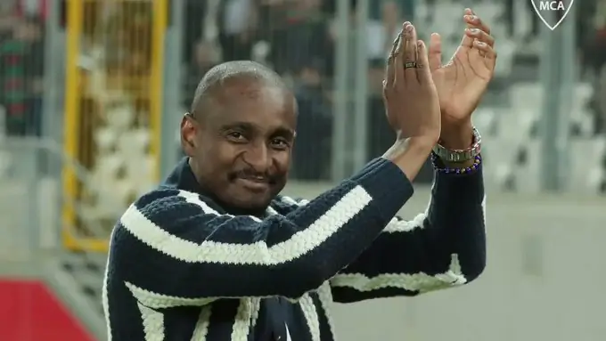 Rulani Mokwena parmi les 23 entraîneurs prometteurs