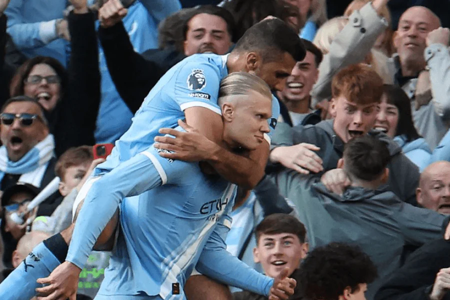 Erling Haaland célèbre son but vainqueur contre Arsenal à l'Etihad Stadium