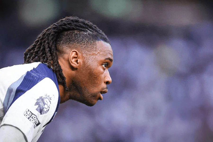 Destiny Udogie à l'entraînement avec Tottenham avant le match contre Wolverhampton