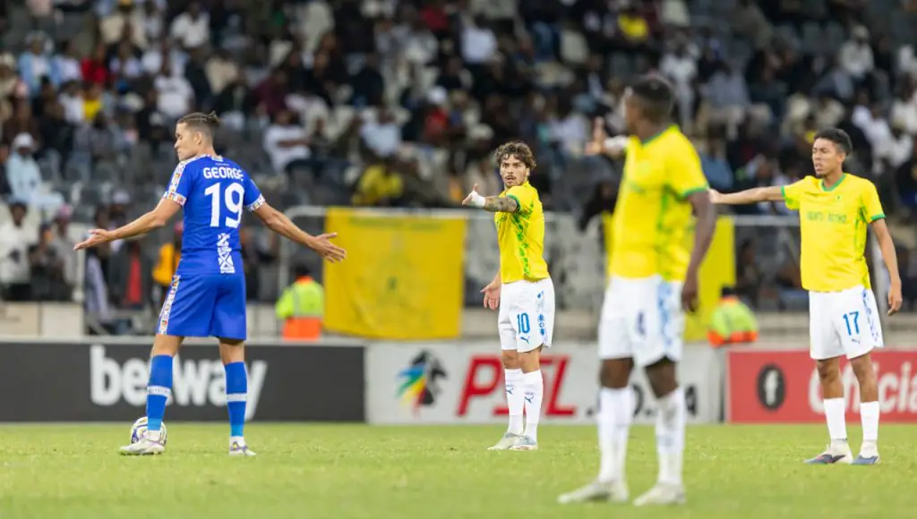 Parker Galaxy Sundowns 3-2 — Bernard Parker coach intérimaire des Rockets célèbre la victoire historique au Mbombela Stadium de Nelspruit le 12 mai 2026
