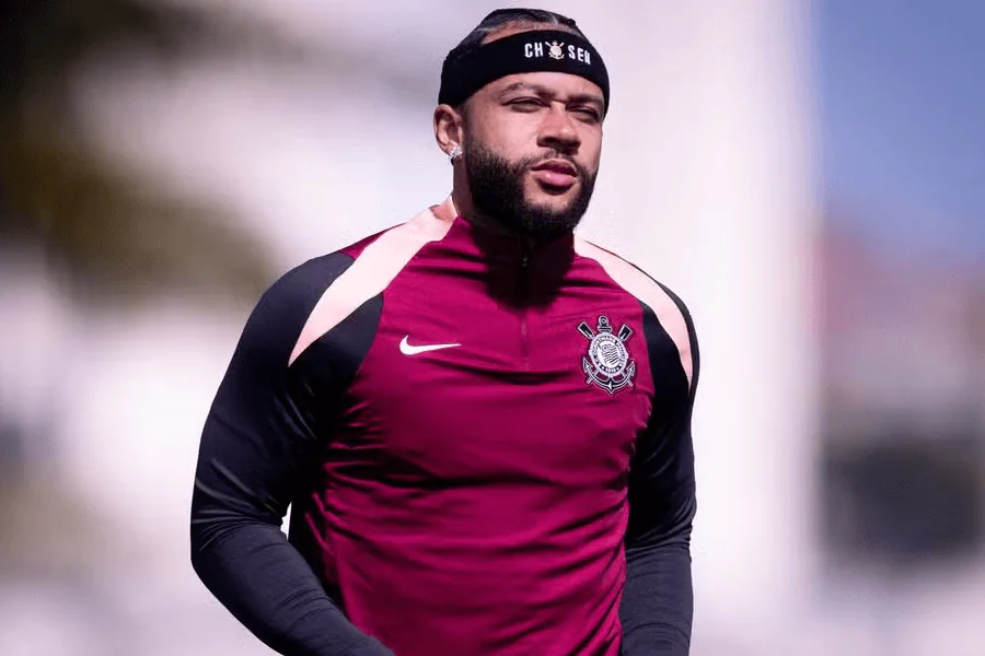 Memphis Depay en phase de transition physique au CT Joaquim Grava avant Corinthians Peñarol Libertadores — mollet touché, retour compromis