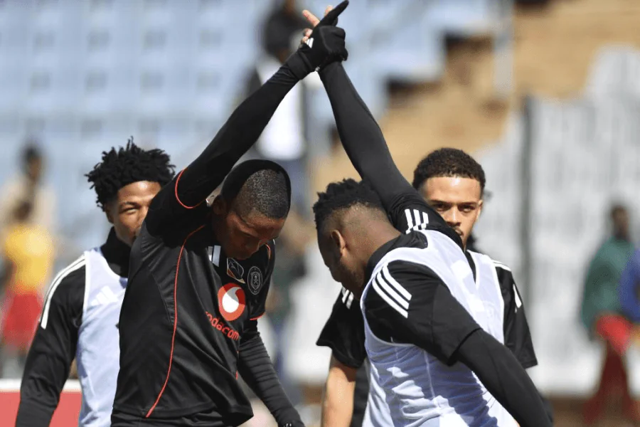 Joueurs d'Orlando Pirates et Mamelodi Sundowns lors du choc DDC du 9 mai 2026 au UJ Soweto Campus – journée décisive pour le titre