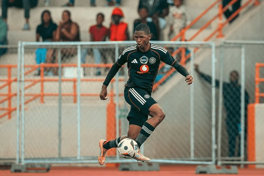 Mpho Padime et Samukelo Zikalala Orlando Pirates DStv Diski Challenge 2025-26 – duo offensif décisif dans la course au titre