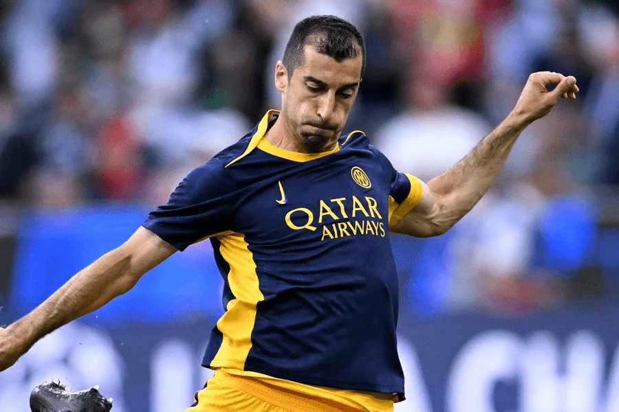 Henrikh Mkhitaryan milieu Inter Milan célèbre le 21e Scudetto contre Parma à San Siro le 3 mai 2026