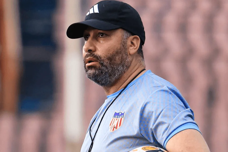 Adil Mohamed Erradi nouveau sélectionneur Liberia Lone Stars prépare son plan de jeu avant Sierra Leone Liberia 6 juin 2026 à Bo City