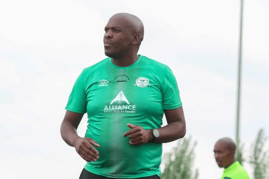 Bob Mafoso entraîneur Lesotho Likuena avant le match amical face au Kenya le 4 juin 2026 à Pretoria – troisième match officiel à la tête de la sélection, préparation CAN 2027