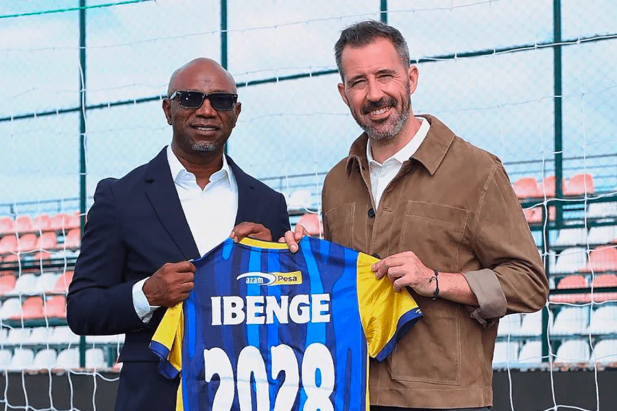 Florent Ibenge entraîneur de l'Azam FC en Tanzanie, prolongé jusqu'en 2028 — il avait ciblé Henoc Molia comme recrue prioritaire pour son attaque
