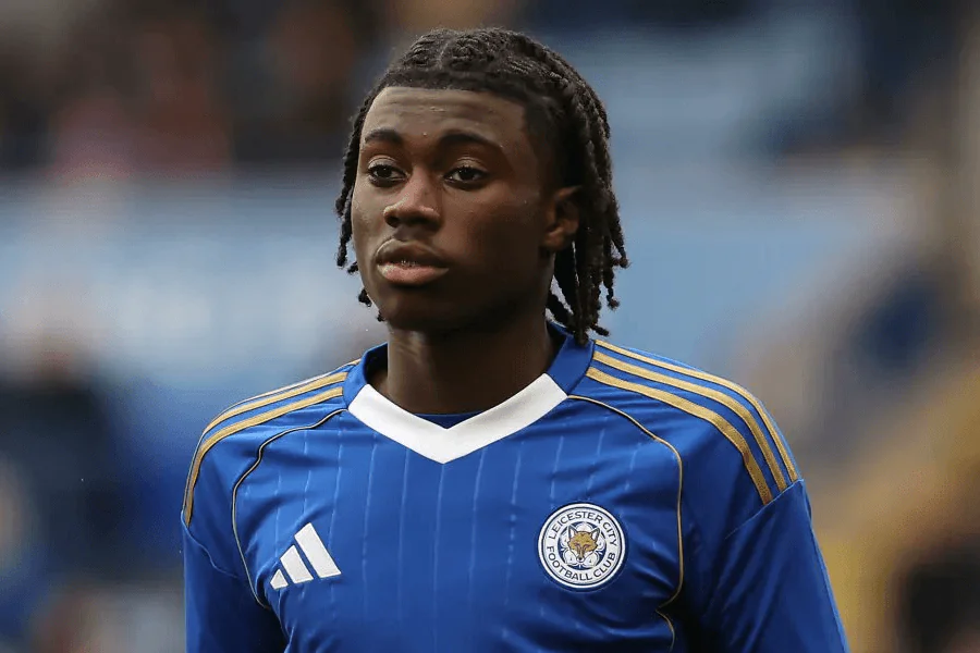 eremy Ngola Monga 16 ans Leicester City dribble en Championship 2025-2026 — ascendance congolaise et zambienne