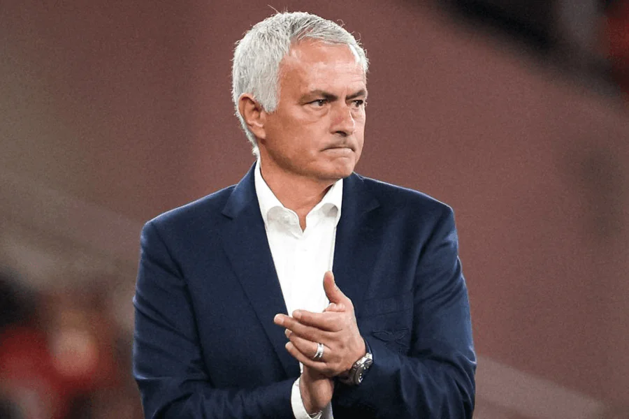 José Mourinho arrive à Madrid le 9 juin 2026 pour sa présentation comme entraîneur du Real Madrid — Trent Alexander-Arnold sous pression
